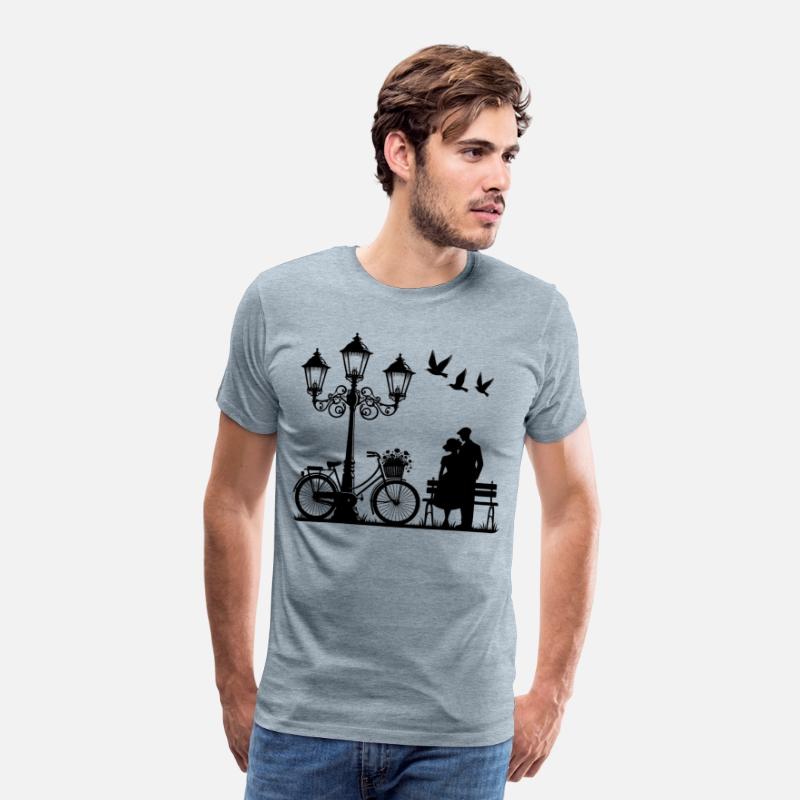 Timeless Romance Under the Lamp Post